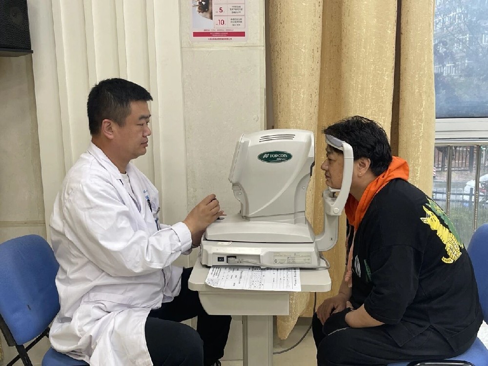 大连市侨联与民主党派工会携手大连华厦眼科，为机关干部职工送上“光明守护”